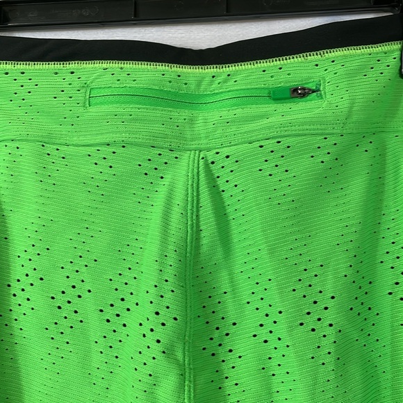 Athleta Shorts Size L Running Athletic Green And Black EUC - Picture 3 of 9